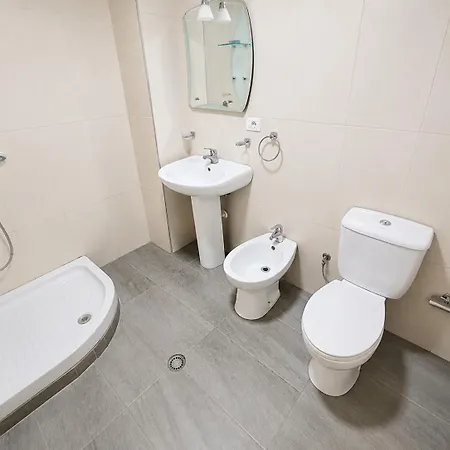 Bright & Peaceful 2-bedroom Near Zoo And The Park * Tirana