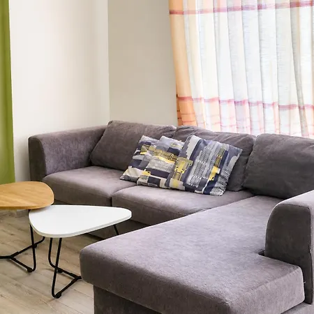Appartement Bright & Peaceful 2-bedroom Near Zoo And The Park Tirana