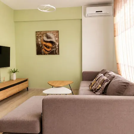 Appartement Bright & Peaceful 2-bedroom Near Zoo And The Park Tirana