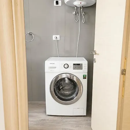 Bright & Peaceful 2-bedroom Near Zoo And The Park Appartement Tirana