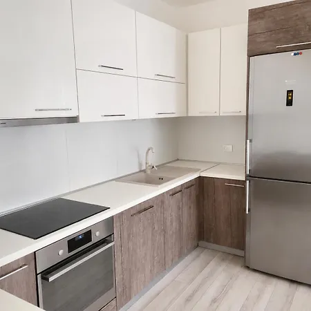 Bright & Peaceful 2-bedroom Near Zoo And The Park Appartement Tirana