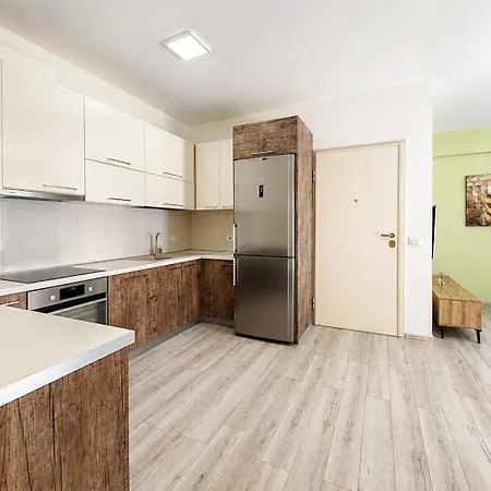 Bright & Peaceful 2-bedroom Near Zoo And The Park Appartement Tirana